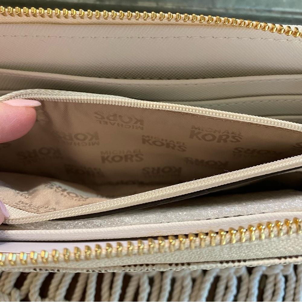 Michael Kors Wallet Jet Set Wallet - Picture 4 of 9